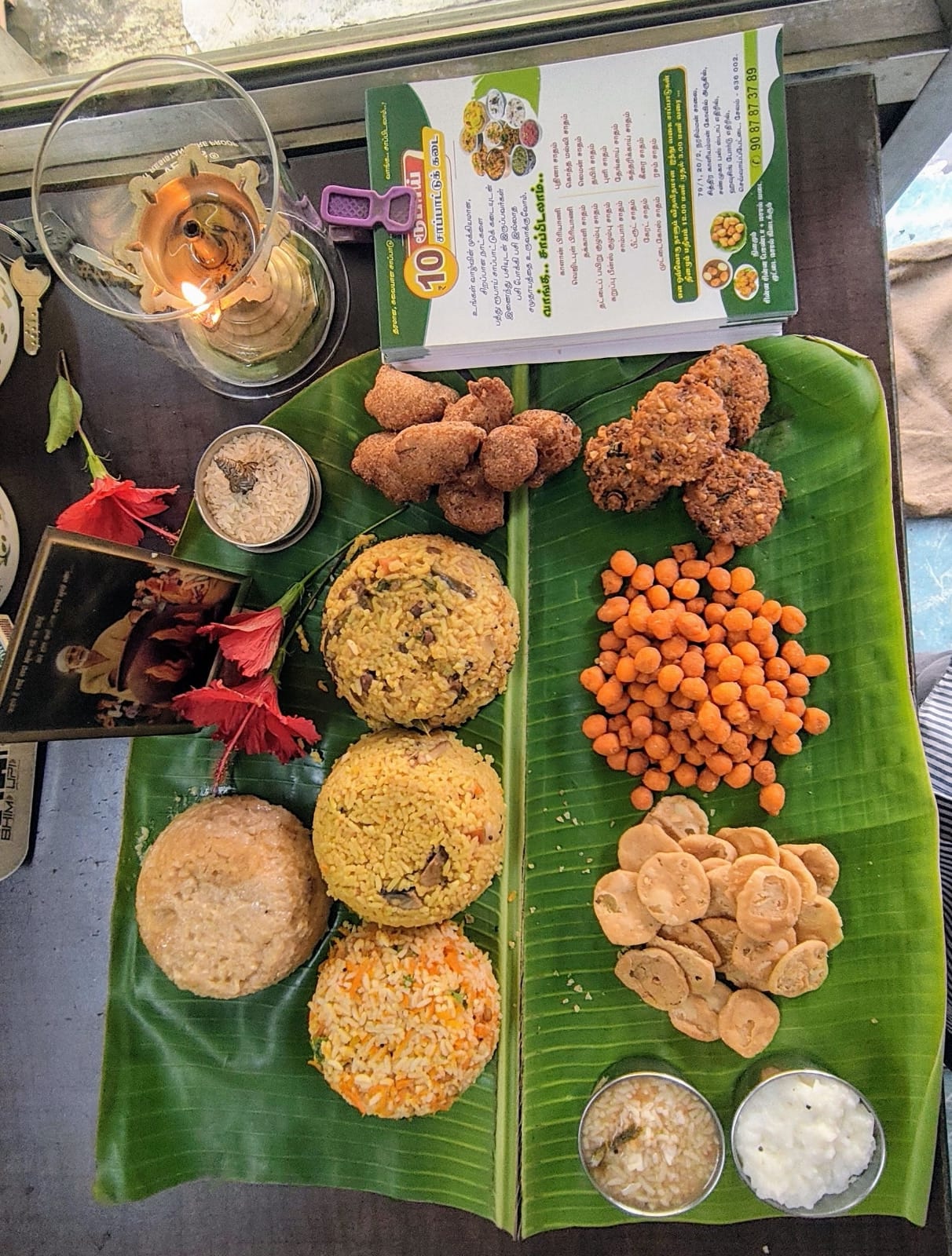 உணவு வழங்கும் தருணம்