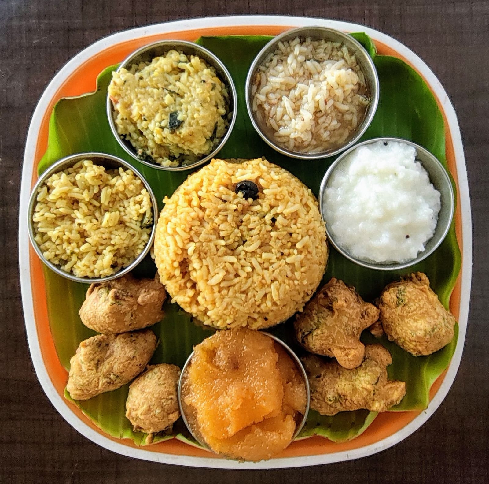 உணவை பகிரும் தருணம்